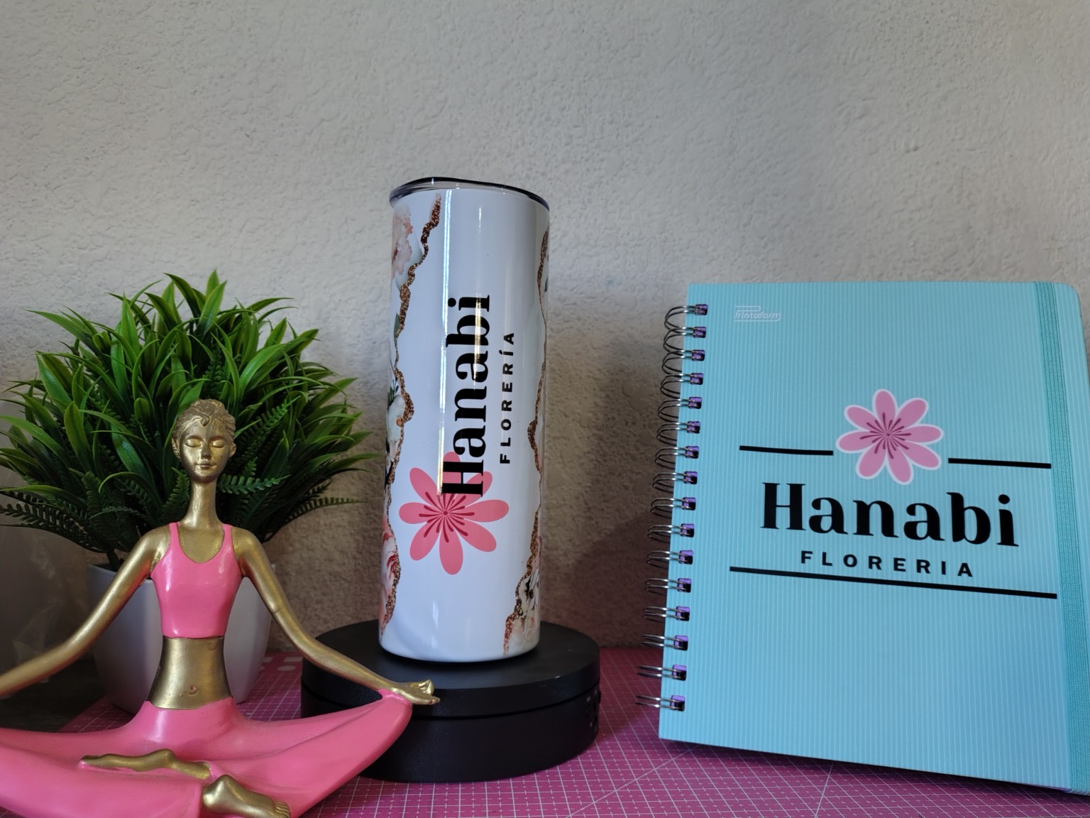 Termo y libreta personalizados para Hanabi Florería